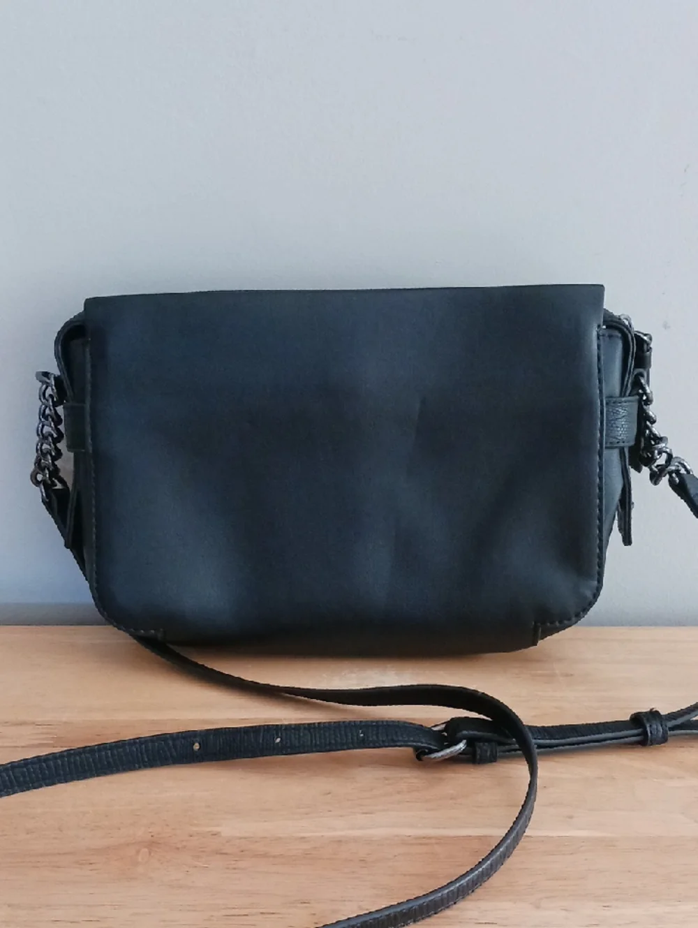 Simply Vera Black Sintra Crossbody Bag